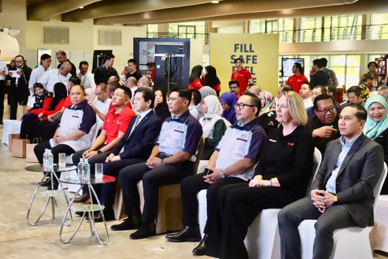 Pameran Kementerian Pengangkutan dan Infokomunikasi dan Majlis Kebangsaan Keselamatan Jalan Raya semasa Acara Brunei Smart Mobility Expo’23