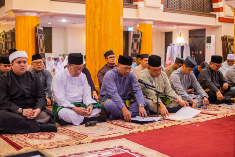 Malam Munajat anjuran Kementerian Hal Ehwal Ugama Kali Ke-112 dengan kerjasama Kementerian Pengangkutan dan Infokomunikasi Kelolaan Majlis Kebangsaan Keselamatan Jalan Raya Sempena Hari Memperingati Mangsa-Mangsa Lalulintas
