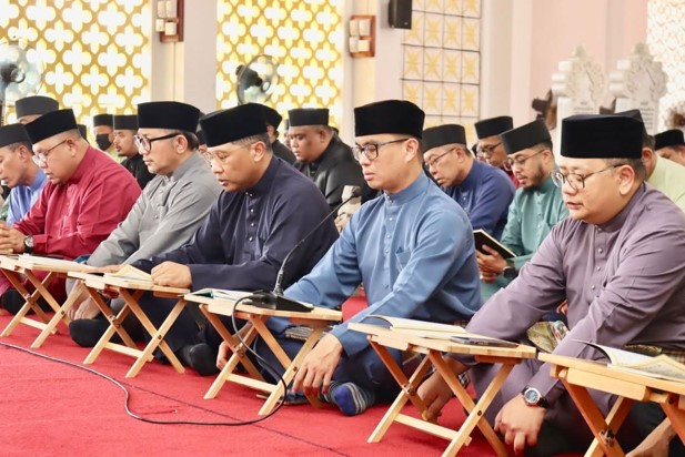 Majlis Membaca Surah Yassin dan Tahlil Di Kubah Makam Diraja Bagi Kementerian Pengangkutan dan Infokomunikasi dan Jabatan-Jabatan serta Agensi-Agensi Pihak Berkuasa Di Bawahnya bagi Tahun 1445 Hijrah / 2024 Masehi