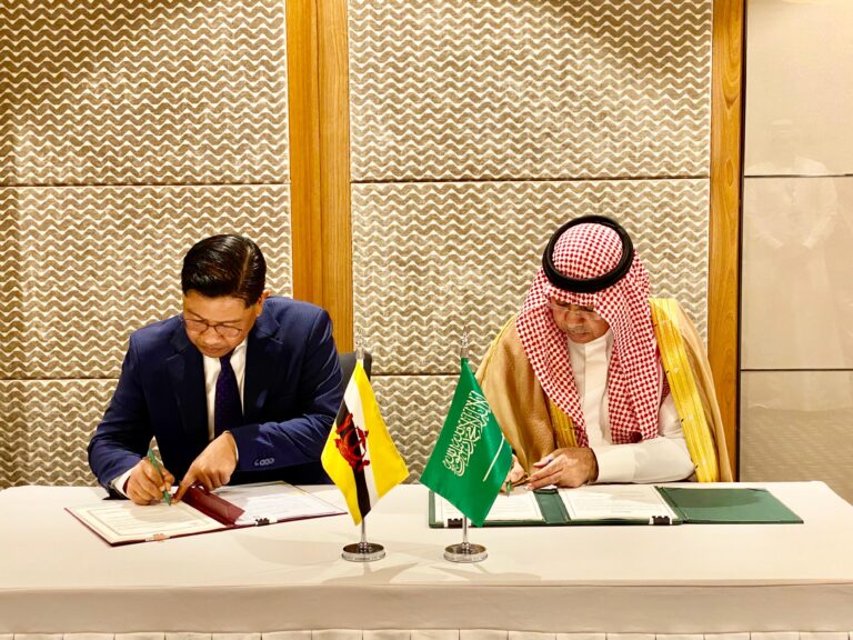Air Service Agreement Signing Ceremony Between the Government of His Majesty the Sultan and Yang Di-Pertuan of Brunei Darussalam and the Kingdom of Saudi Arabia