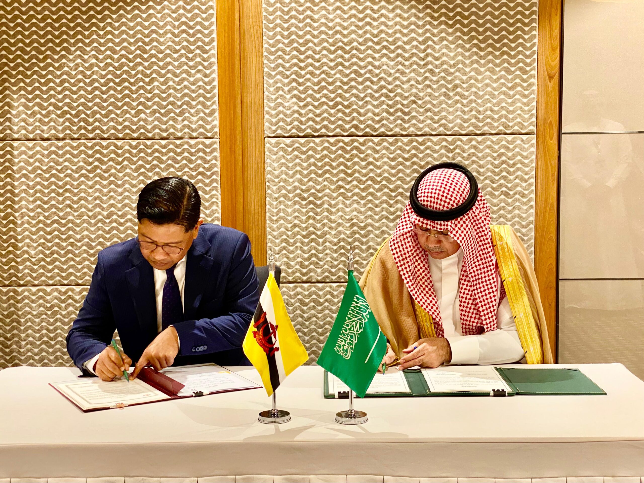 Air Service Agreement Signing Ceremony Between the Government of His Majesty the Sultan and Yang Di-Pertuan of Brunei Darussalam and the Kingdom of Saudi Arabia