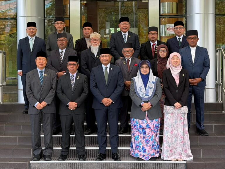 Sesi Perjumpaan Muhibah di antara Kementerian Pengangkutan dan Infokomunikasi (MTIC) bersama Yang Berhormat Ahli-Ahli Majlis Mesyuarat Negara (MMN)